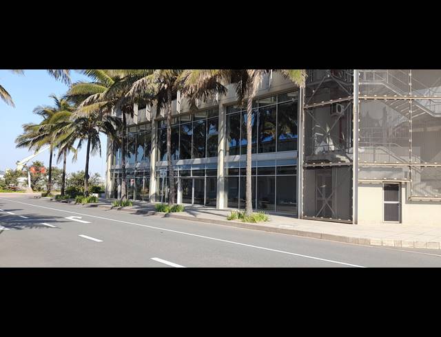 165M² OFFICE TO LET IN POINT WATERFRONT